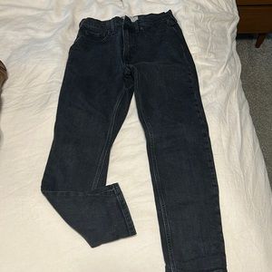 Everlane Original Cheeky Jean in Black. Size 27.